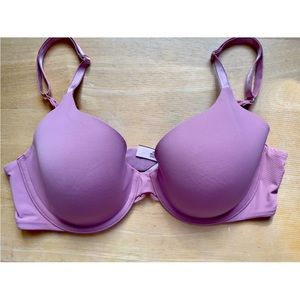 Victoria’s Secret T-Shirt Lightly Lined Full Coverage Underwire Bra size: 34C